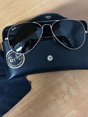 Ray-Ban Gold Frame Black Lens Aviator Sunglasses